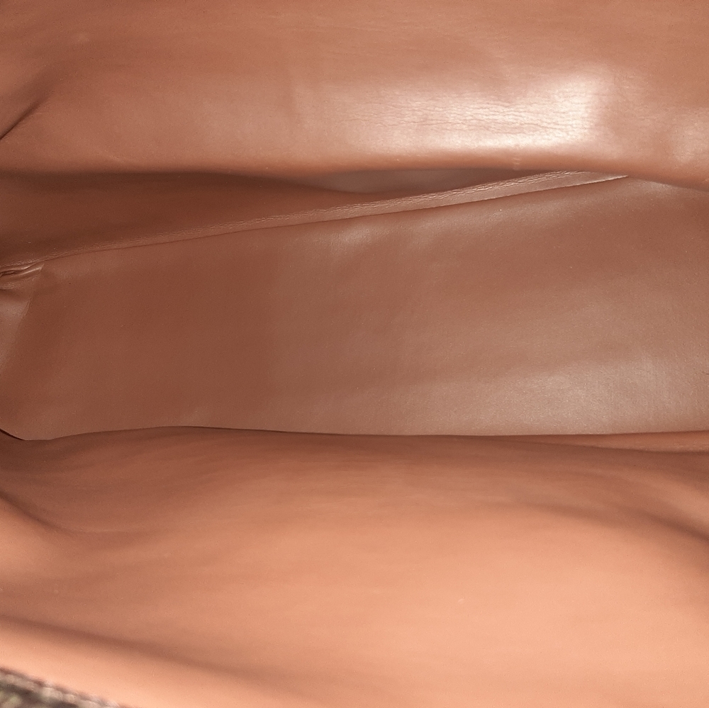 Leather  travel bag color more like caramel - Picture 5 of 8